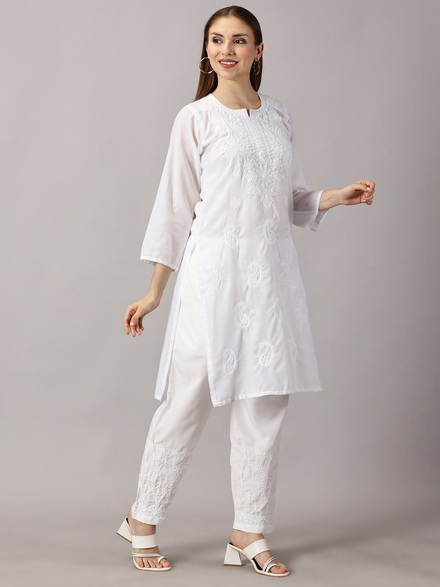 A-front-view-white cotton kurti