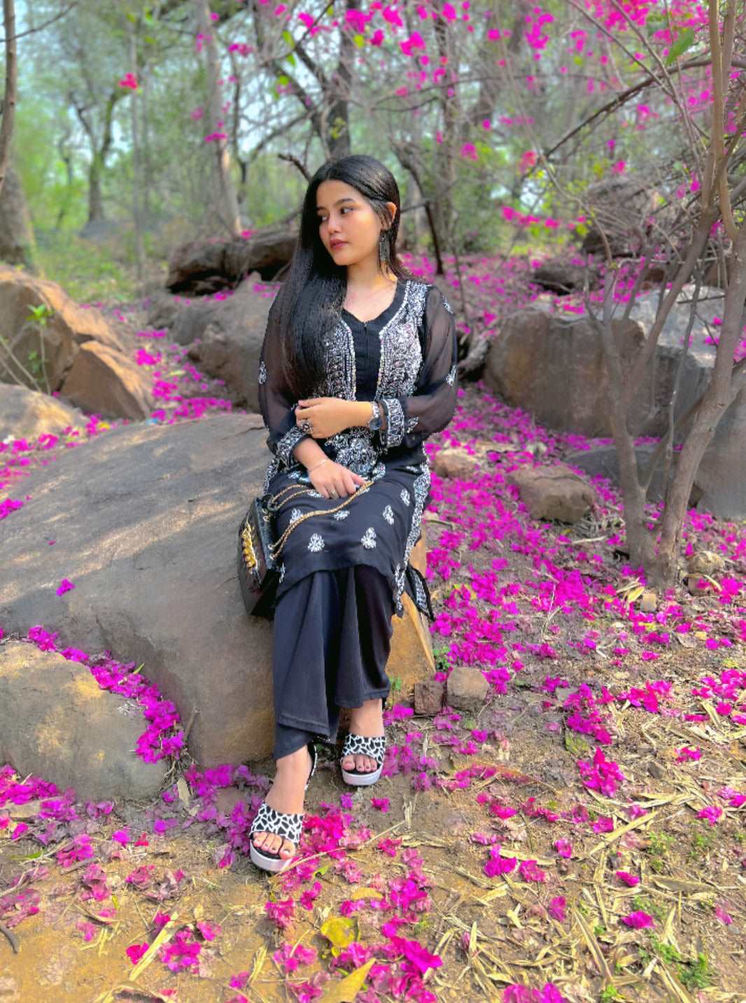 Full view of chikankari kurti desgin