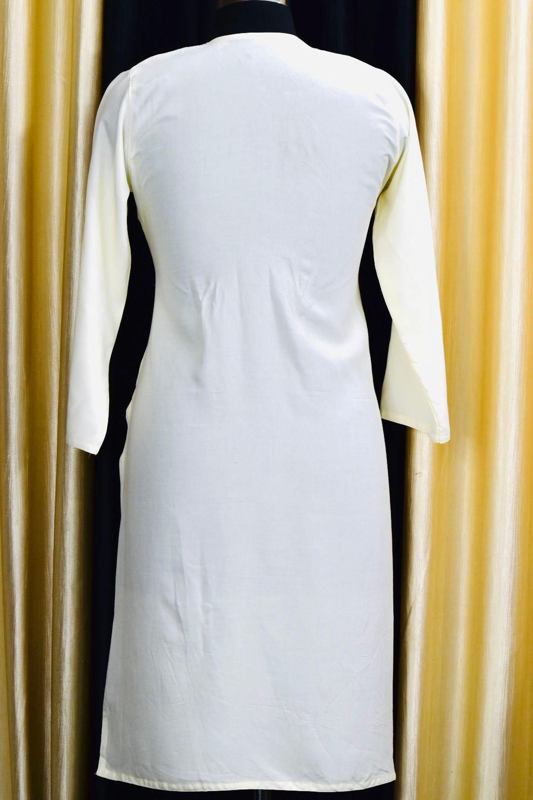 A-back-view-cotton chikankari kurti
