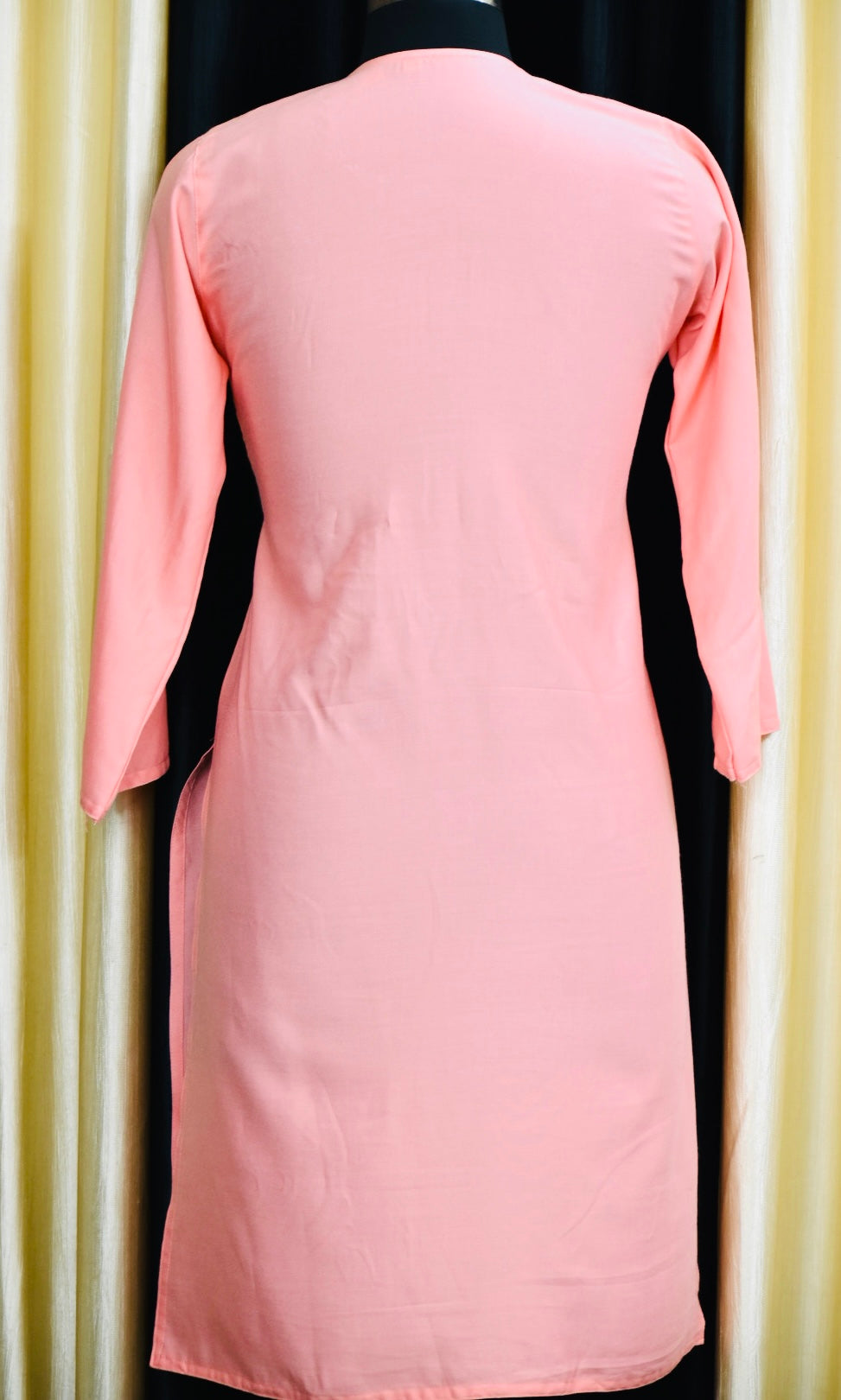 A-back-view-chikankari cotton kurti