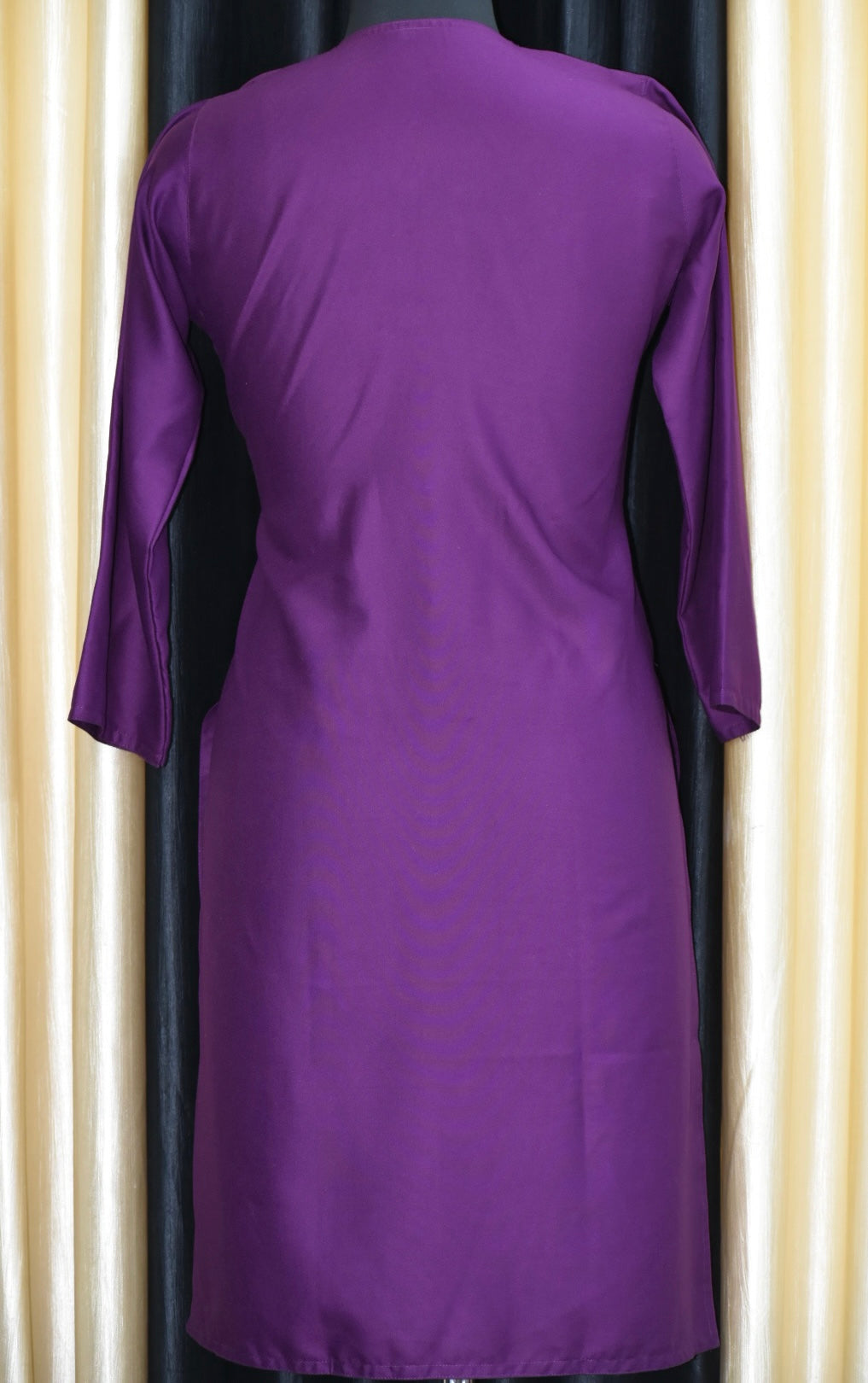 A-back-view-chikankari cotton kurti