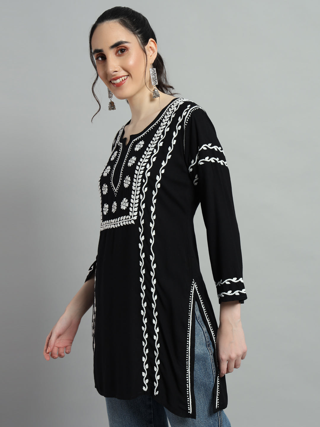 chikan kurti