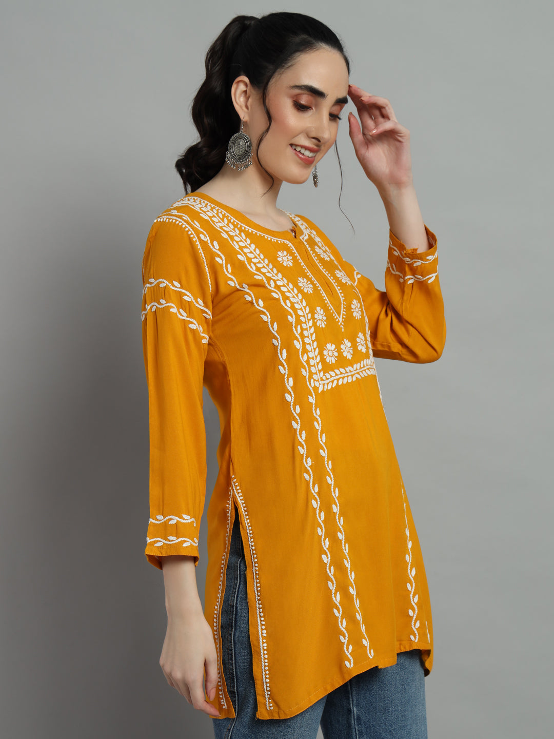 chikan kurti