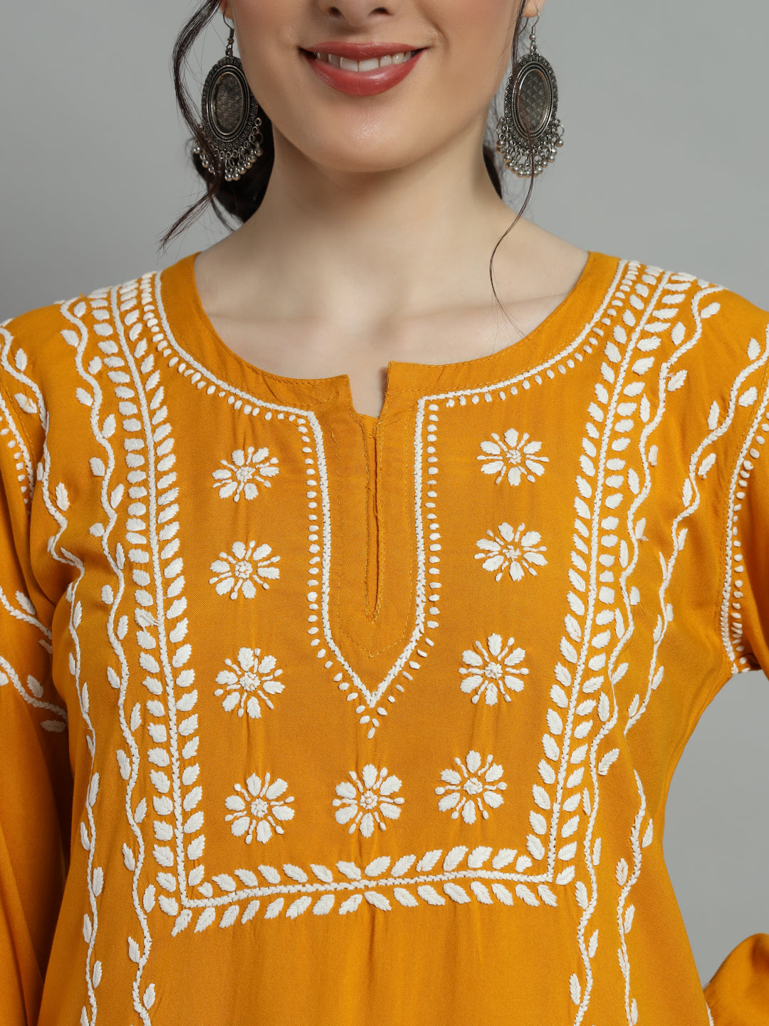 chikan kurti